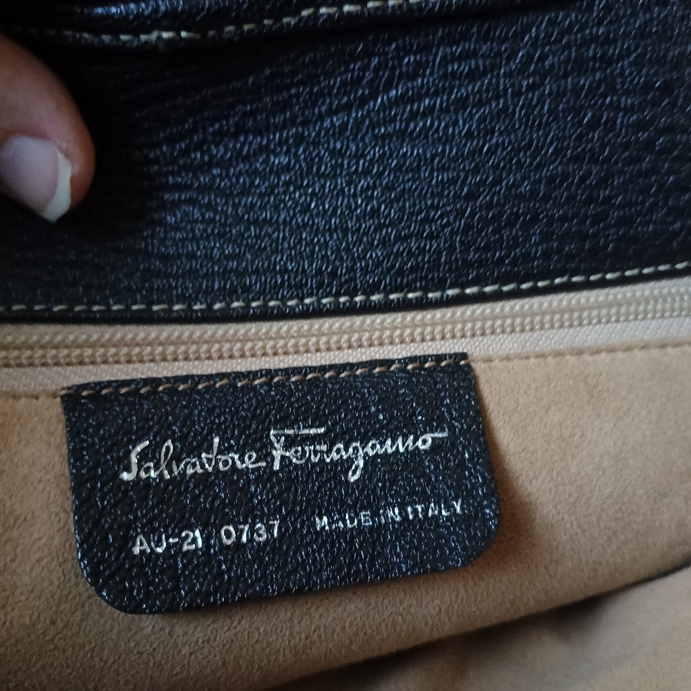 Salvatore Ferragamo Leather shoulder bag. - Picture 5 of 14